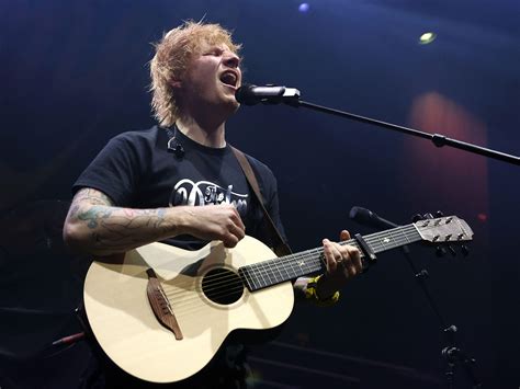 What Guitar Does Ed Sheeran Play: A Melodic Journey Through Strings and Stardust