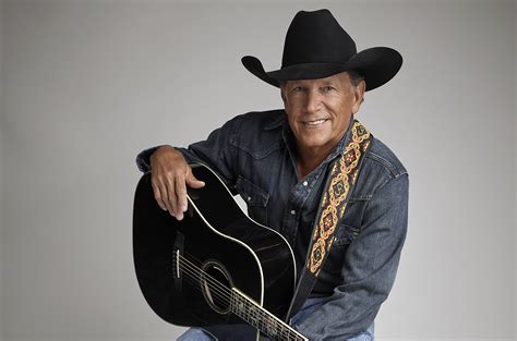 What kind of guitar does George Strait play, and how does it influence the sound of modern country music?